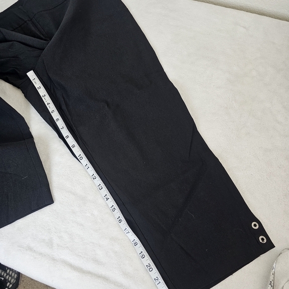 AVENUE Luxe Stretch Gracie Eyelet Capri - Picture 9 of 13